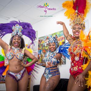 AKONI MENDES - Danseuse professionnelle Brésilienne, cours de danse brésilienne, spectacle et show brésilien