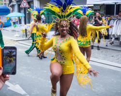 AKONI MENDES - Danseuse professionnelle Brésilienne, cours de danse brésilienne, spectacle et show brésilien