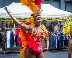 AKONI MENDES - Danseuse professionnelle Brésilienne, cours de danse brésilienne, spectacle et show brésilien