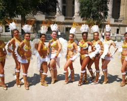 AKONI MENDES - Danseuse professionnelle Brésilienne, cours de danse brésilienne, spectacle et show brésilien