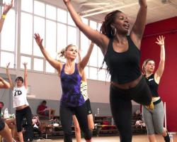 AKONI MENDES - Danseuse professionnelle Brésilienne, cours de danse brésilienne, spectacle et show brésilien