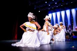 AKONI MENDES - Danseuse professionnelle Brésilienne, cours de danse brésilienne, spectacle et show brésilien