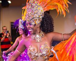 AKONI MENDES - Danseuse professionnelle Brésilienne, cours de danse brésilienne, spectacle et show brésilien