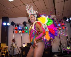 AKONI MENDES - Danseuse professionnelle Brésilienne, cours de danse brésilienne, spectacle et show brésilien