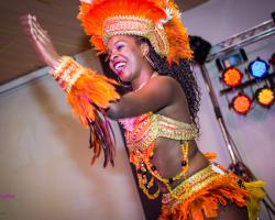 AKONI MENDES - Danseuse professionnelle Brésilienne, cours de danse brésilienne, spectacle et show brésilien