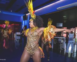 AKONI MENDES - Danseuse professionnelle Brésilienne, cours de danse brésilienne, spectacle et show brésilien