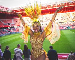AKONI MENDES - Danseuse professionnelle Brésilienne, cours de danse brésilienne, spectacle et show brésilien