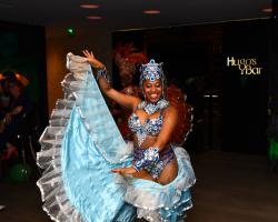 AKONI MENDES - Danseuse professionnelle Brésilienne, cours de danse brésilienne, spectacle et show brésilien