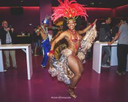 AKONI MENDES - Danseuse professionnelle Brésilienne, cours de danse brésilienne, spectacle et show brésilien