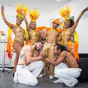 AKONI MENDES - Danseuse professionnelle Brésilienne, cours de danse brésilienne, spectacle et show brésilien