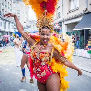 AKONI MENDES - Danseuse professionnelle Brésilienne, cours de danse brésilienne, spectacle et show brésilien