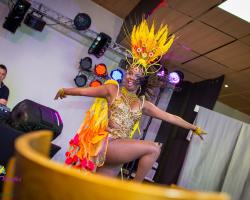 AKONI MENDES - Danseuse professionnelle Brésilienne, cours de danse brésilienne, spectacle et show brésilien